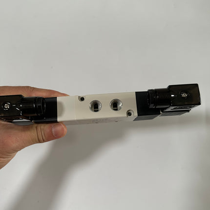 Airtac 4V330C-08: Solenoid Air Valve - 4V330C08B