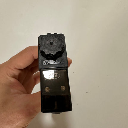 Airtac 4V330E-08: Solenoid Air Valve - 4V330E08E