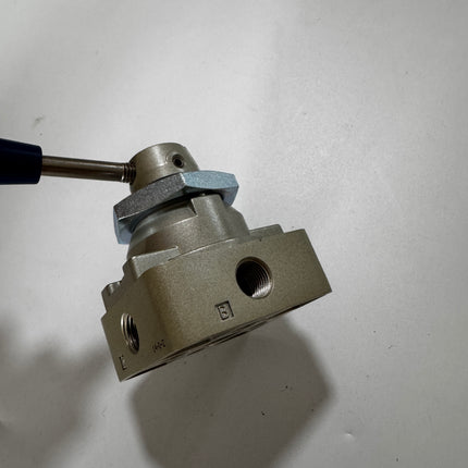 Airtac 4HV230-08: Hand Valve. Rotary Style - 4HV23008S