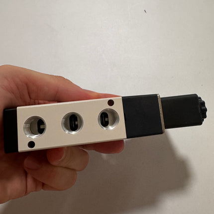 Airtac 4V310-08: Solenoid Air Valve - 4V31008B