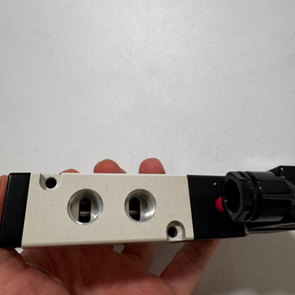 Airtac 4V310-08: Solenoid Air Valve - 4V31008B