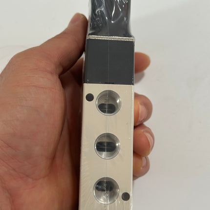 Airtac 4V310-08: Solenoid Air Valve - 4V31008CT