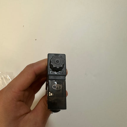 Airtac 4V130C-06: Solenoid Air Valve - 4V130C06EG-W