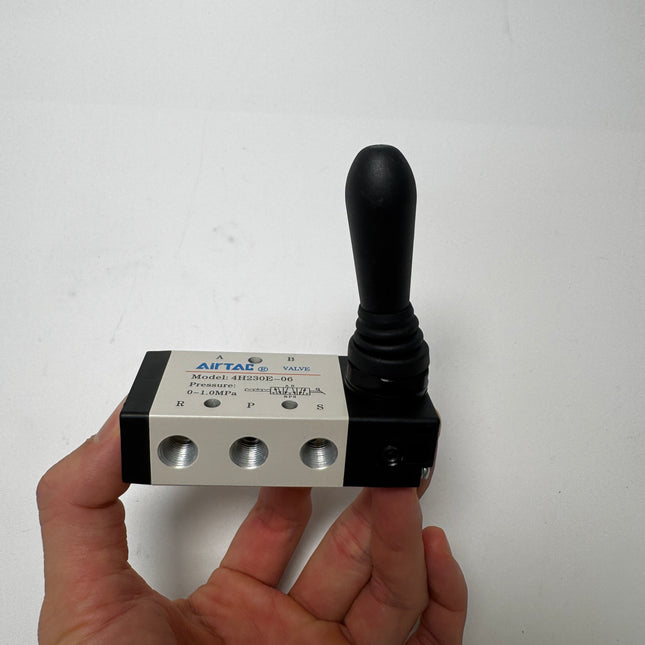 Airtac 4H230E-06: Hand Valve. Toggle Style - 4H230E06