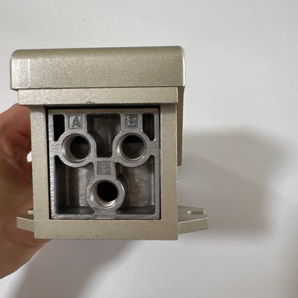 Airtac 4F210-08: Pneumatic Foot Pedal. 5 Way - 4F21008