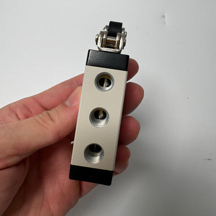 Airtac M5R210-06: Manual Valve. 5 Way - M5R21006