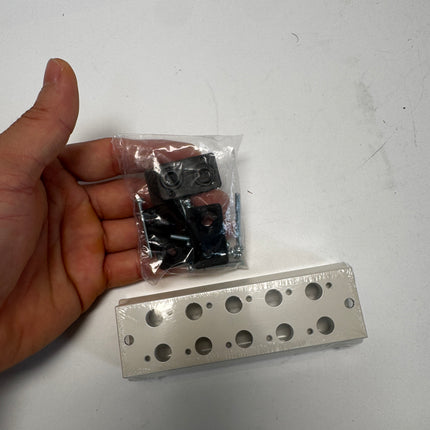 Airtac 3V100M: Air Valve Manifold - 3V100M5F