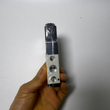 Airtac 4V210-08: Solenoid Air Valve - 4V21008CG