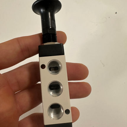 Airtac 4L110-06: Push Pull Valve. 5 Way - 4L11006T