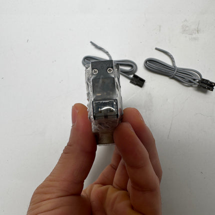 Airtac 7V220-08: Solenoid Air Valve  - 7V22008C050