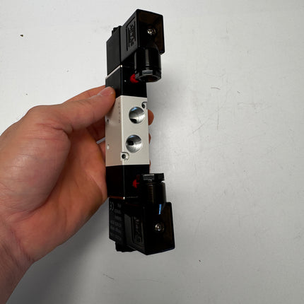 Airtac 4V220-08: Solenoid Air Valve - 4V22008AT