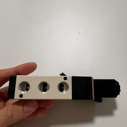 Airtac 4V310-08: Solenoid Air Valve - 4V31008AIG