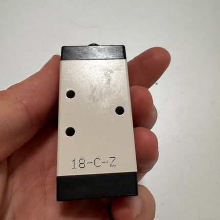 Airtac M5B110-06: Manual Valve. 5 Way - M5B11006