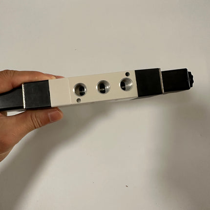 Airtac 4V330C-08: Solenoid Air Valve - 4V330C08B