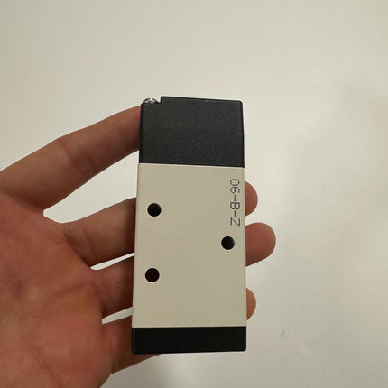 Airtac 4H210-08: Hand Valve. Toggle Style - 4H21008T