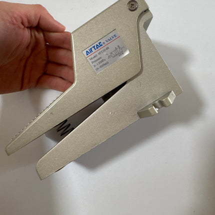 Airtac 4F210-08: Pneumatic Foot Pedal. 5 Way - 4F21008