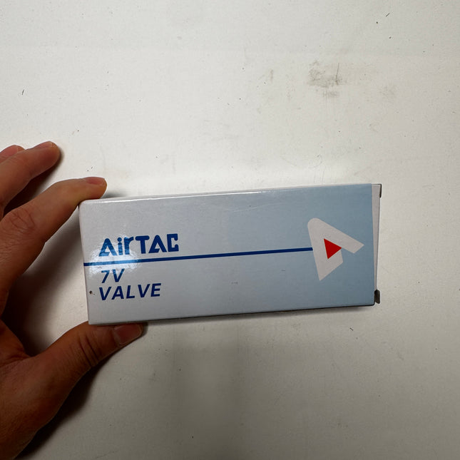 Airtac 7V220-08: Solenoid Air Valve  - 7V22008C050