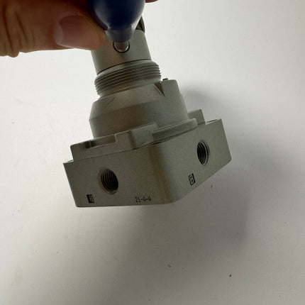 Airtac 4HV230-08: Hand Valve. Rotary Style - 4HV31008LT