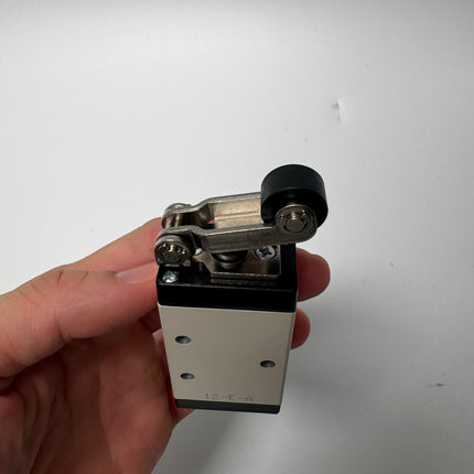 Airtac M5R210-06: Manual Valve. 5 Way - M5R21006