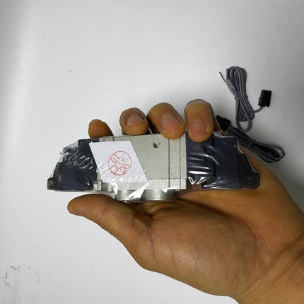 Airtac 7V220-08: Solenoid Air Valve  - 7V22008B050