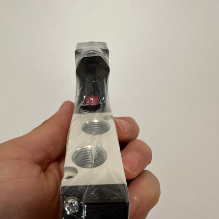 Airtac 4V210-08: Solenoid Air Valve - 4V21008AG