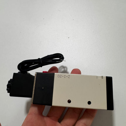 Airtac 4V310-08: Solenoid Air Valve - 4V31008AIG