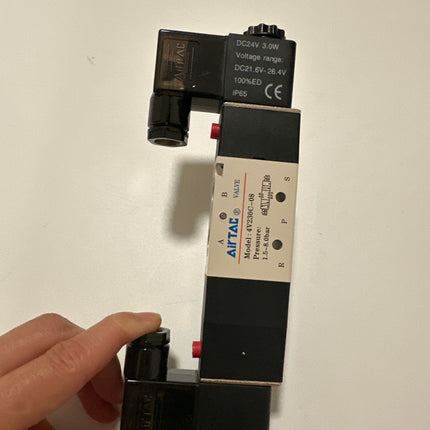 Airtac 4V230C-08: Solenoid Air Valve - 4V230C08BG-W