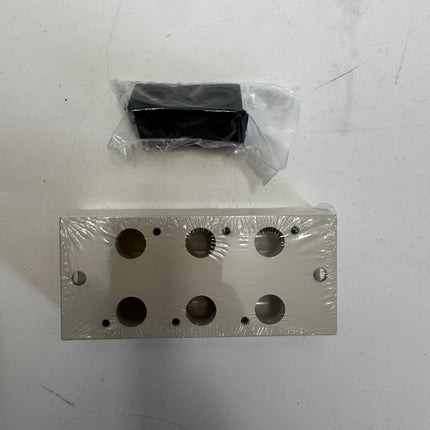 Airtac 3V200M: Air Valve Manifold - 3V200M3FG