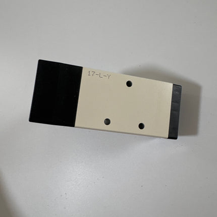 Airtac 4H330E-10: Hand Valve. Toggle Style - 4H330E10T