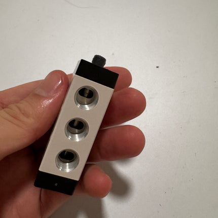 Airtac M5B110-06: Manual Valve. 5 Way - M5B11006