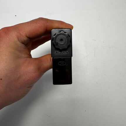 Airtac 4V220-08: Solenoid Air Valve - 4V22008AT