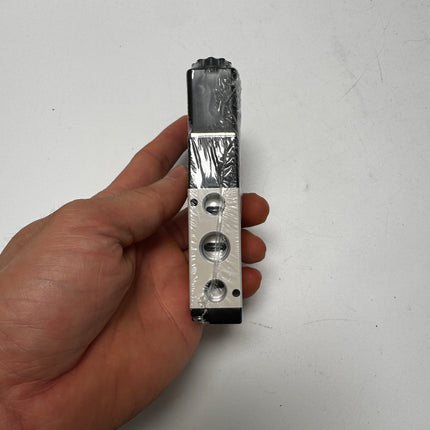 Airtac 4V210-08: Solenoid Air Valve - 4V21008A