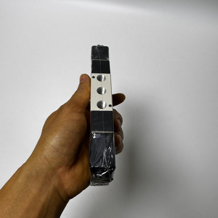 Airtac 4V220-06: Solenoid Air Valve - 4V22006A