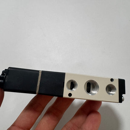 Airtac 4V210-08: Solenoid Air Valve - 4V21008F