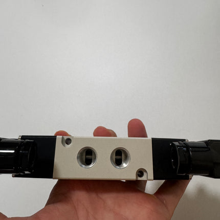 Airtac 4V320-08: Solenoid Air Valve - 4V32008B