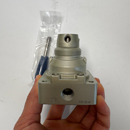 Airtac 4HV230-08: Hand Valve. Rotary Style - 4HV23008