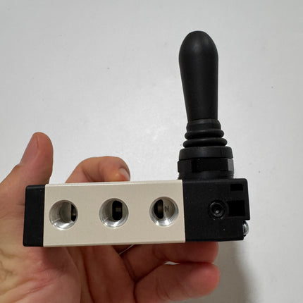 Airtac 4H230C-06: Hand Valve. Toggle Style - 4H230C06T