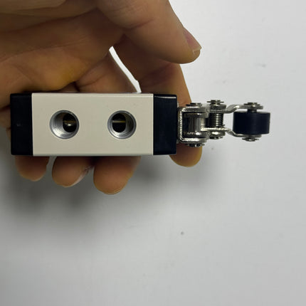 Airtac M3L210-06: Manual Valve. 3 Way - M3L21006
