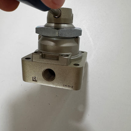 Airtac 4HV230-08: Hand Valve. Rotary Style - 4HV23008S