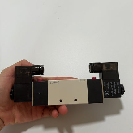 Airtac 4V320-08: Solenoid Air Valve - 4V32008B