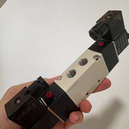 Airtac 4V320-08: Solenoid Air Valve - 4V32008B