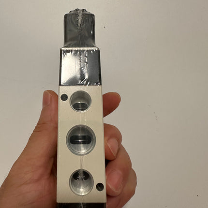 Airtac 4V310-10: Solenoid Air Valve - 4V31010C