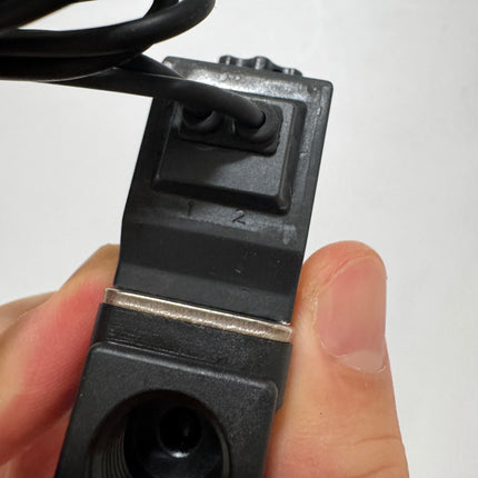 Airtac 2P0250-08: 2 Way Solenoid Valve. Plastic - 2P02508AIG