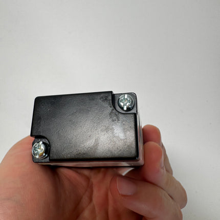 Airtac 3V210-08-NC: Solenoid valve(3/2 way) - 3V21008NCB
