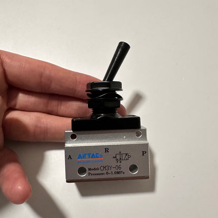 Airtac CM3Y-06: Manual Valve. 3 Way - CM3Y06