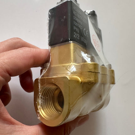 Airtac 2V130-15: 2 Way Solenoid Valve - 2V13015A