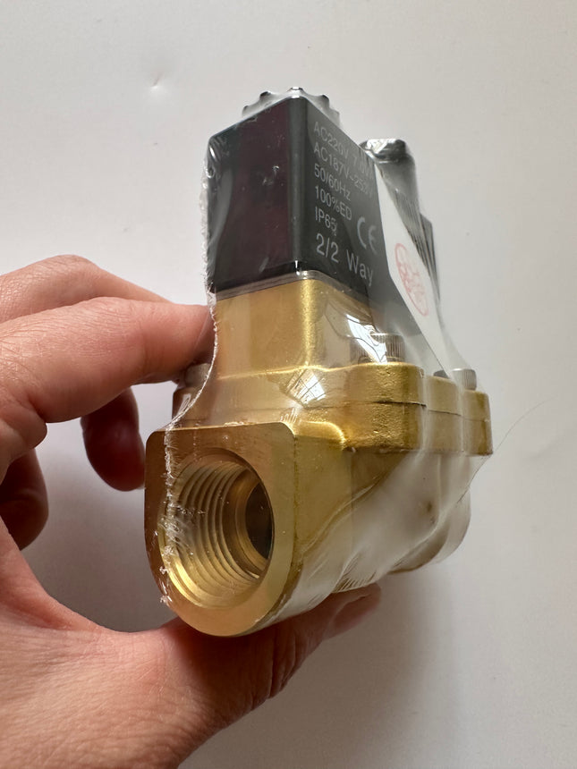 Airtac 2V130-15: 2 Way Solenoid Valve - 2V13015A