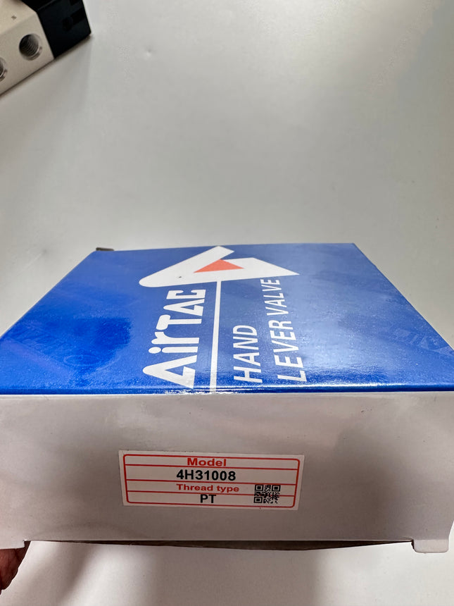 Airtac 4H310-08: Hand Valve. Toggle Style - 4H31008