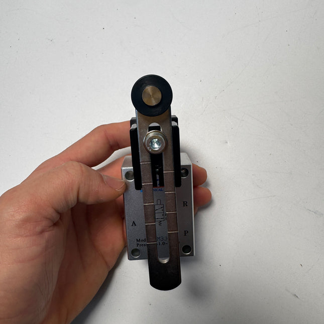 Airtac ZM3 series: mechanically operated directional valve - ZM3J06T