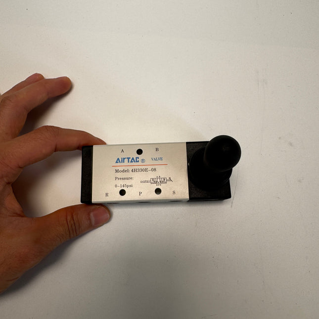 Airtac 4H330E-08: Hand Valve. Toggle Style - 4H330E08T